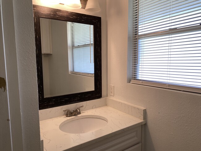 Hall Bathroom - 1823 Dellhaven Dr