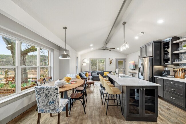 Foto del edificio - 275 Creek Ridge Trail W