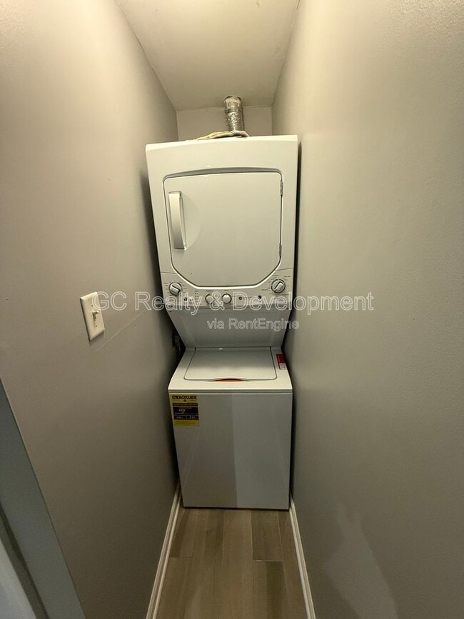 Photo - 3266 W Wrightwood Ave Apartment