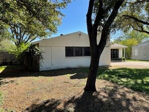 Building Photo - 3563 South Dr