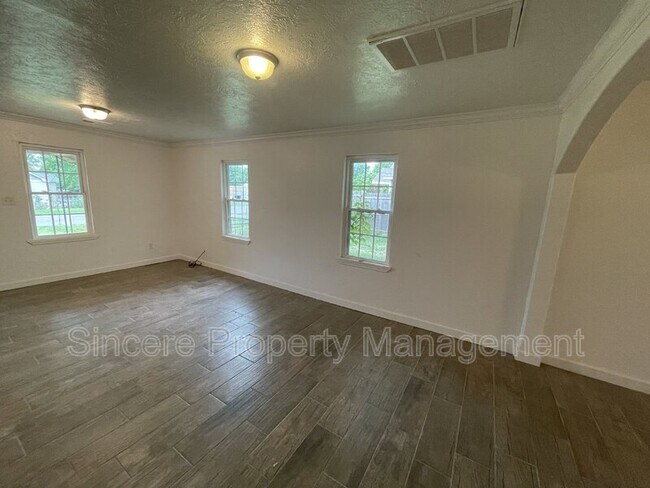 Building Photo - 2821 SE 56th St