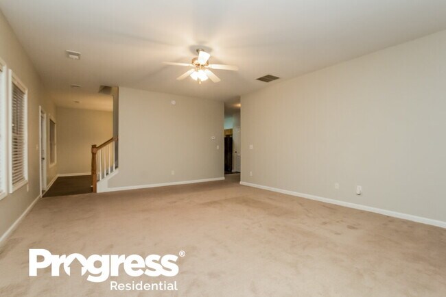 Building Photo - 4665 Ferncrest Pl