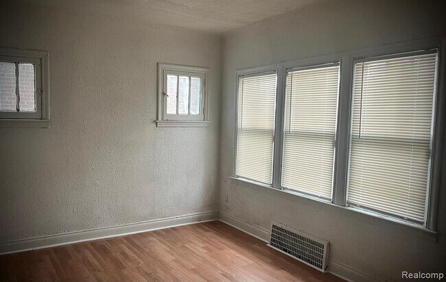 Building Photo - 14870 Tracey St