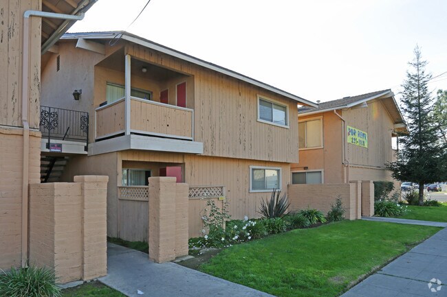 Building Photo - 4232 E Dayton Ave