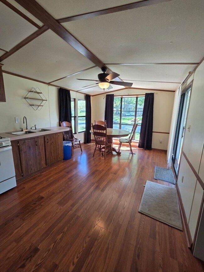 Building Photo - $1,100 - 1 Bedroom / 1 Bath Furnished Park Model in Tatham Mountain Park