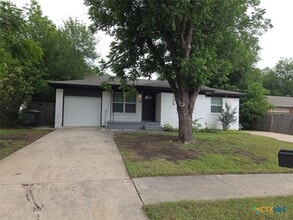 Building Photo - 1315 Estes Dr