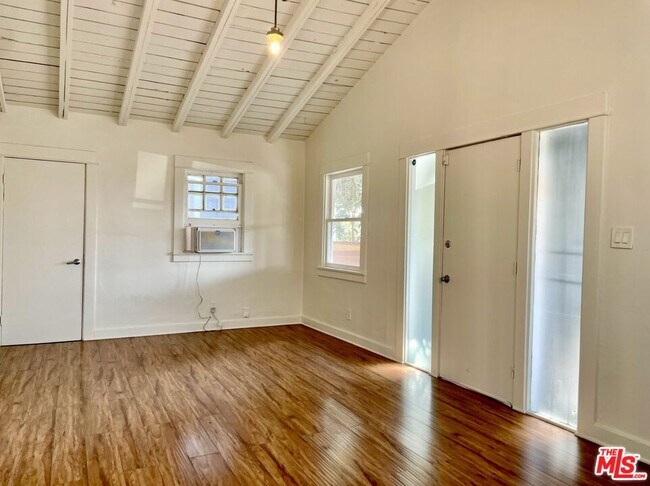 Building Photo - 3708 S St Andrews Pl