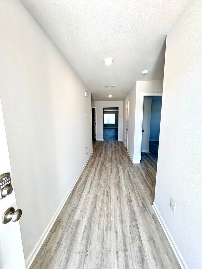 Foto del edificio - 293 Cades Ct