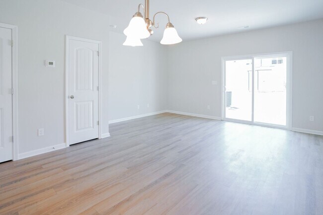 Foto del edificio - 2 Bedroom, 2.5 Bath Townhome in downtown Clayton, NC