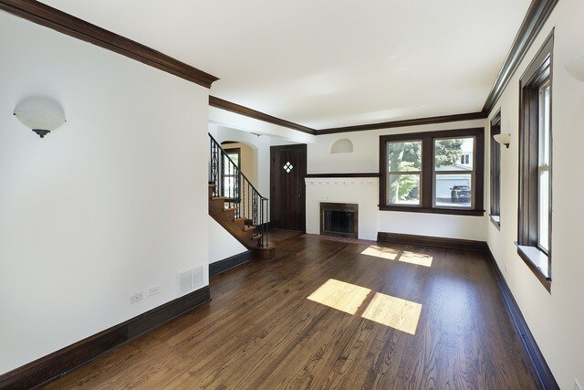 Building Photo - 2427 Birchwood Ln