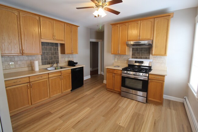 Building Photo - 38 Warner St