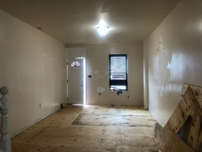Foto del edificio - 3 Bedroom House in Great Trenton Neighborhood! This House is Getting a Makeover!