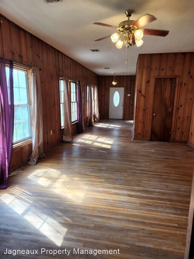 Building Photo - 3 br, 2 bath House - 315 W Burton St