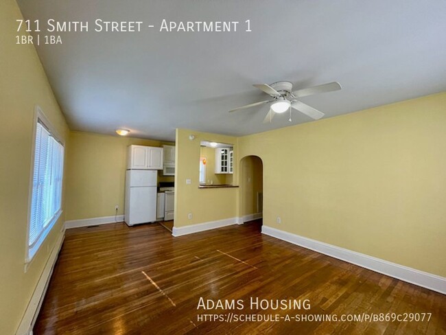 Building Photo - 711 Smith St