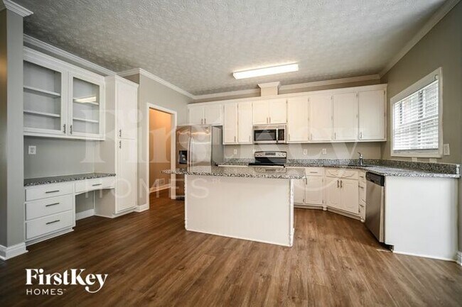 Foto del edificio - 325 McKenzie Dr