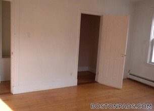 Building Photo - 339 Centre St