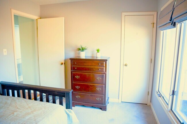 Foto del edificio - 2368 Bateman Bridge Rd