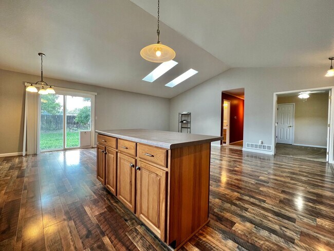 Foto del edificio - Charming 3 bed 2 bath home in Loveland!