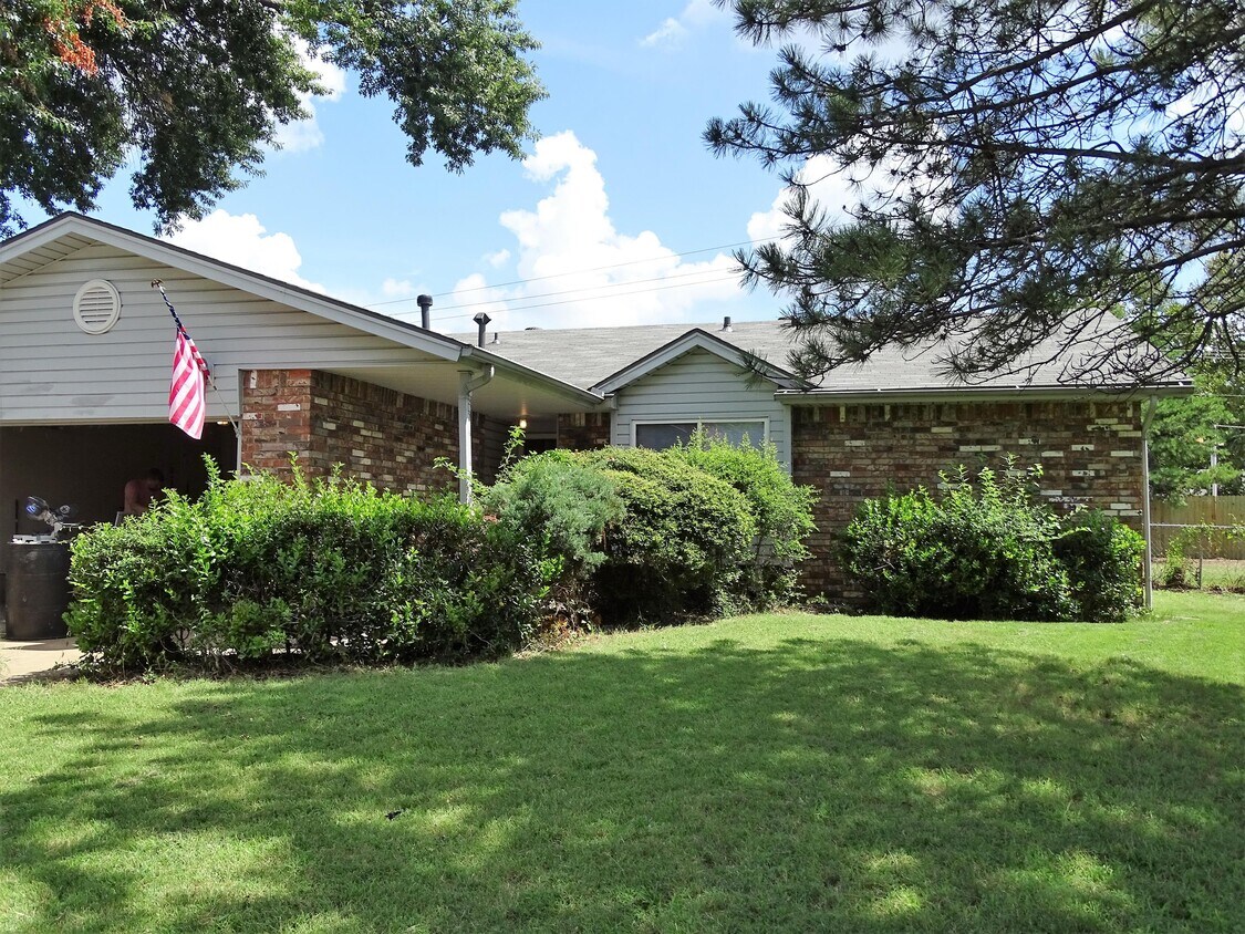 Foto principal - 2607 S 112th E Ave