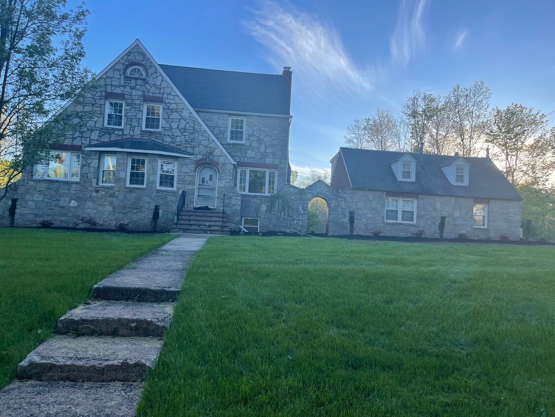 94 Cherry Hill Rd, Branford, CT 06405 House Rental in Branford, CT