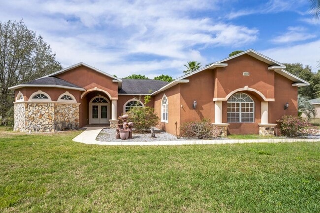 Building Photo - Amazing Pool Home in Weeki Wachee