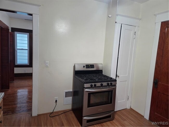 Foto del edificio - 172 Rodney Ave