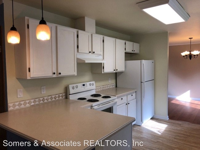 Building Photo - 4 br, 2.5 bath House - 1301 Bainbridge Blvd.