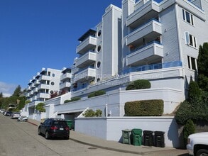 Building Photo - 2244 13th Ave W