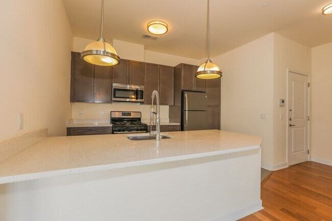 Foto del edificio - 2/Bedroom 2/ Full Bath - A+ Waterfront Location Near Ferry