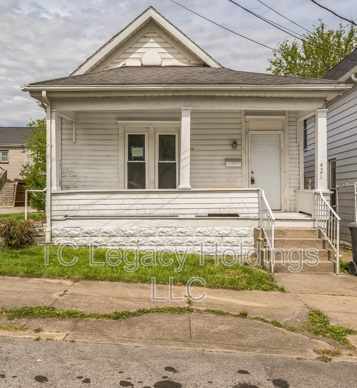 Primary Photo - 421 Walnut Ave