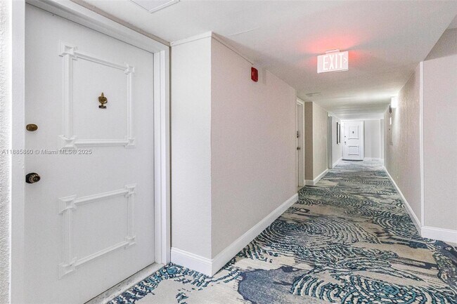 Foto del edificio - 3140 S Ocean Dr