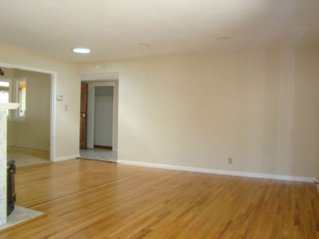 Building Photo - 14976 Ridgetop Dr