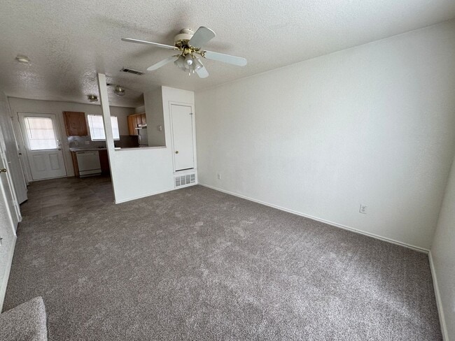 Foto del edificio - 4503 Jeff Scott Dr