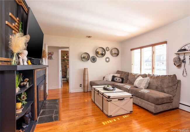 Foto del edificio - 22 Carman Blvd