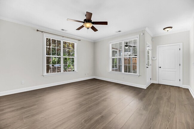 Foto del edificio - Whitney Lakes End Unit Townhome on Johns Island