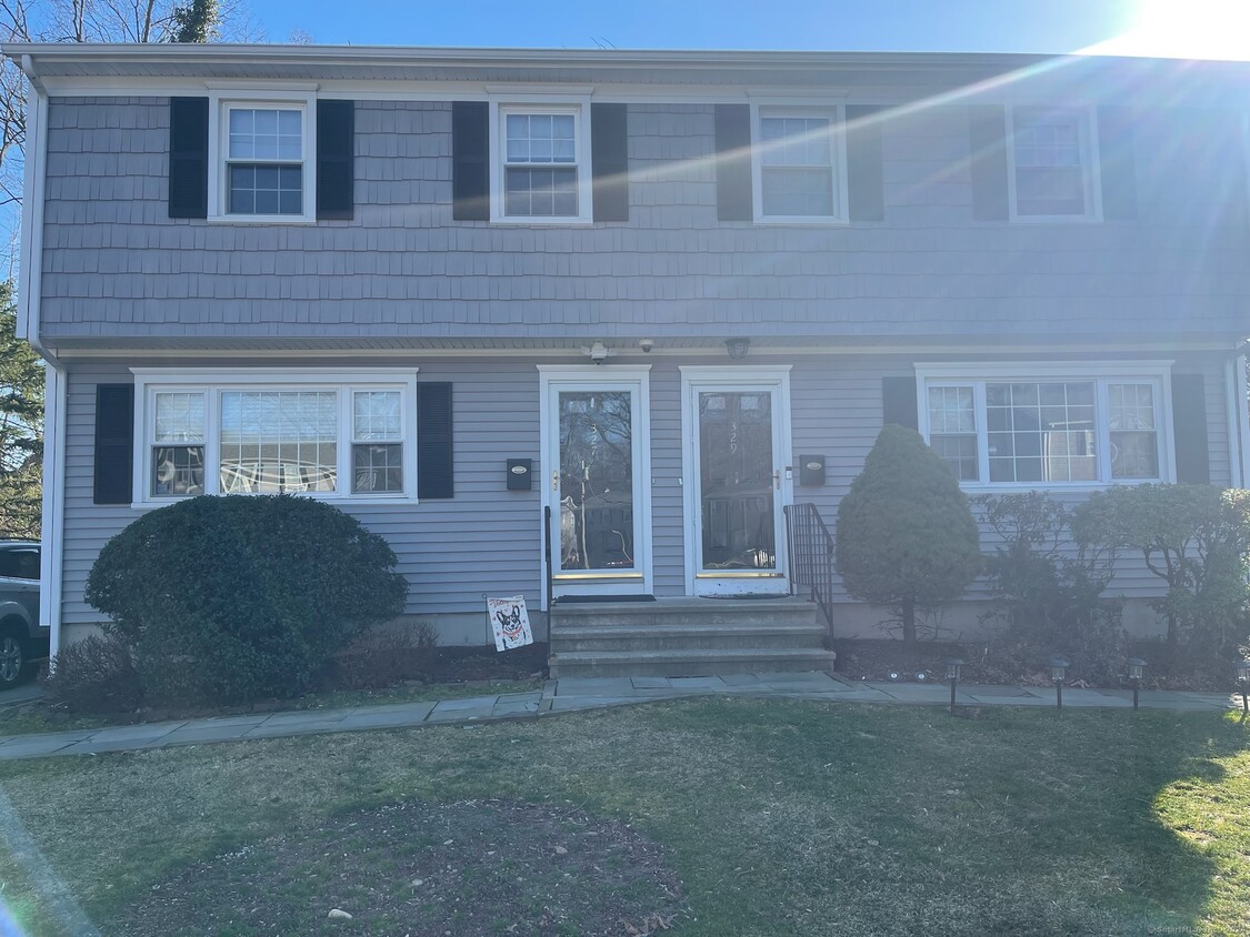 Primary Photo - 327 New England Ave
