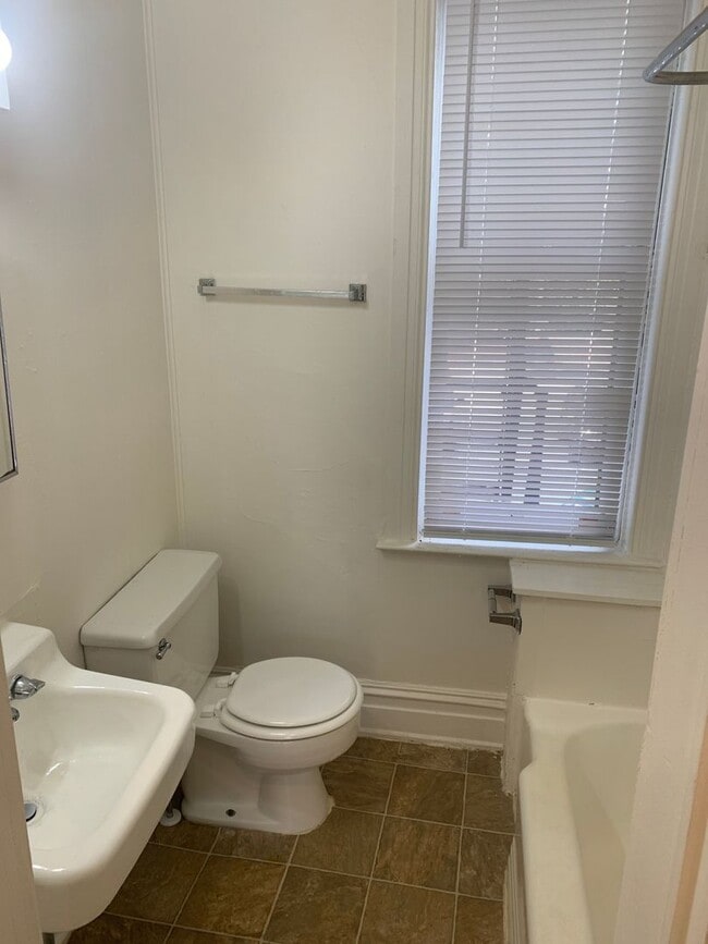Building Photo - Available Now! Studio Apartment