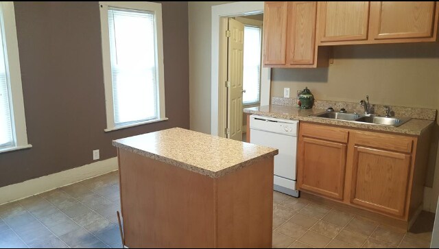 Kitchen 3 - 934 Watson St SW