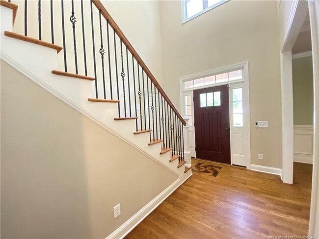 Building Photo - 484 Crown Point