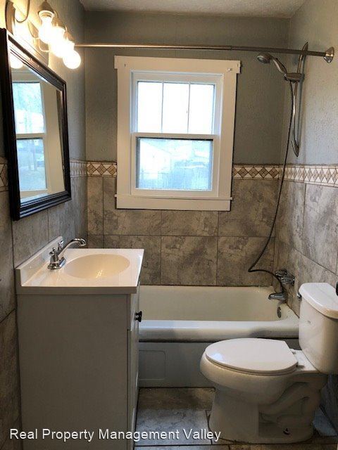 Foto del edificio - 4 br, 2 bath House - 113 Oak Street