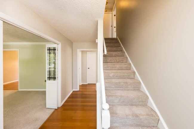 Foto del edificio - 8047 Simfield Rd