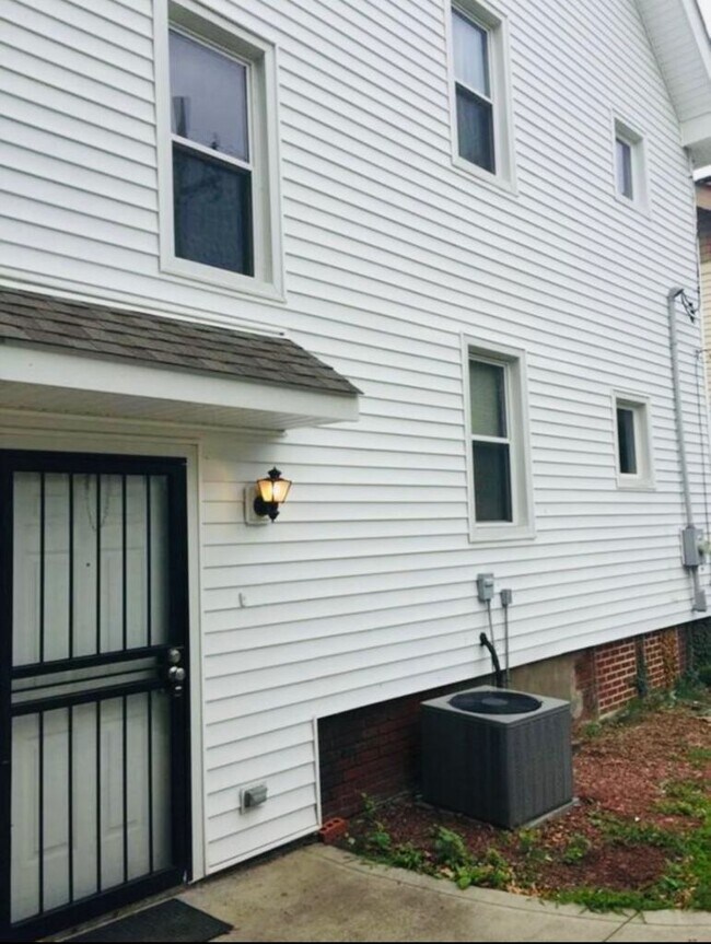 Foto del edificio - 11903 Cromwell Ave