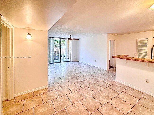 Foto del edificio - 1721 Village Blvd