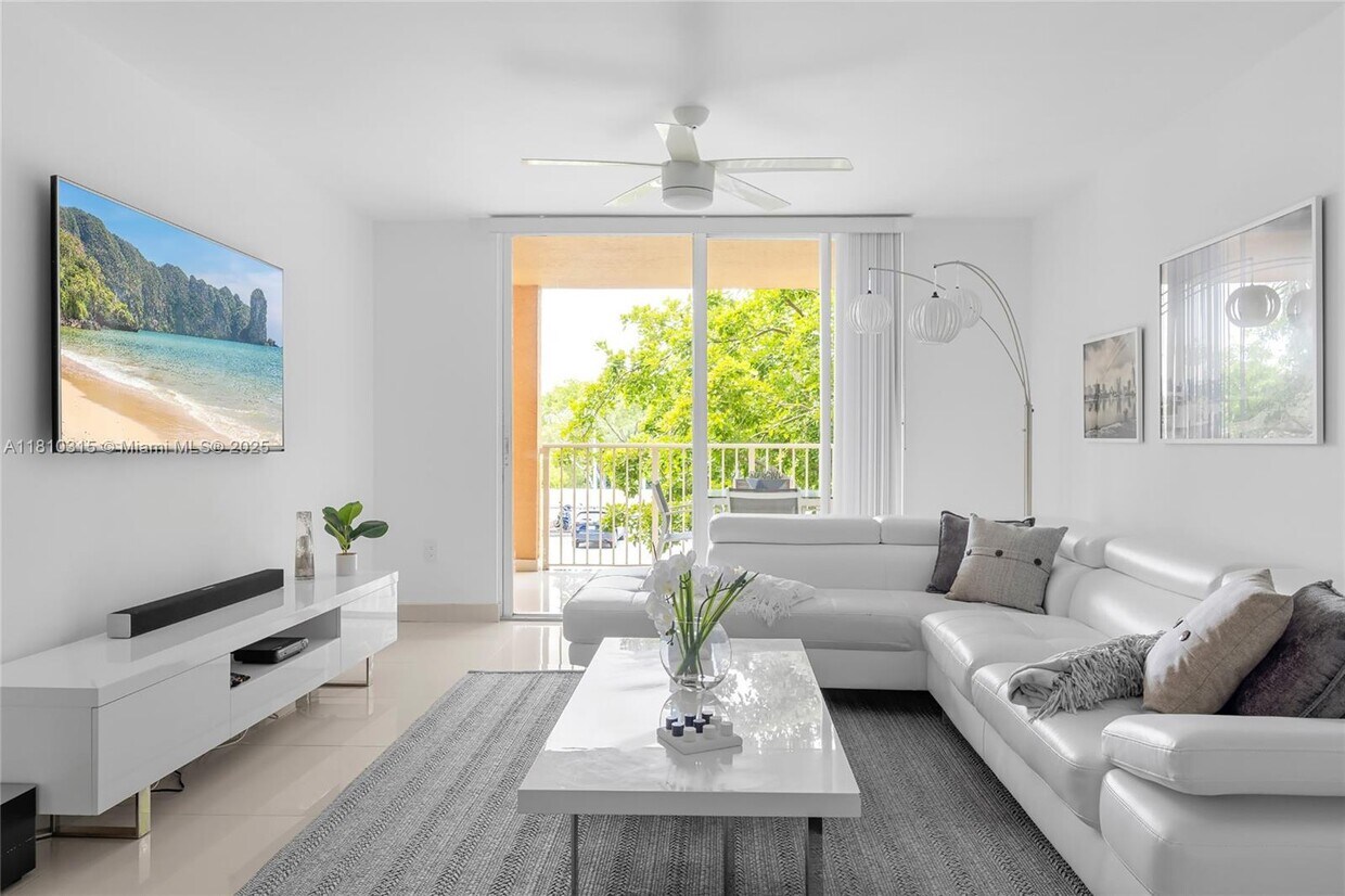 Foto principal - 19901 E Country Club Dr