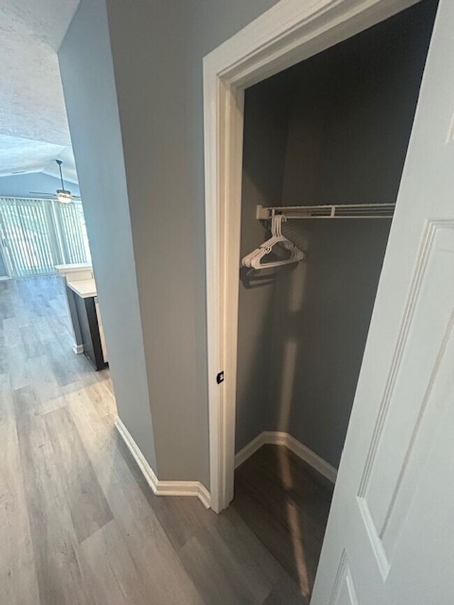 Foto del edificio - 525 White River Dr