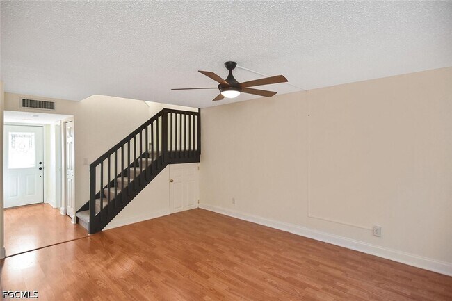 Foto del edificio - 4295 Island Cir