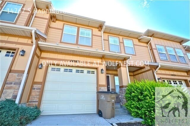 Primary Photo - No Deposit Option! Elegant 3 Bedroom South...