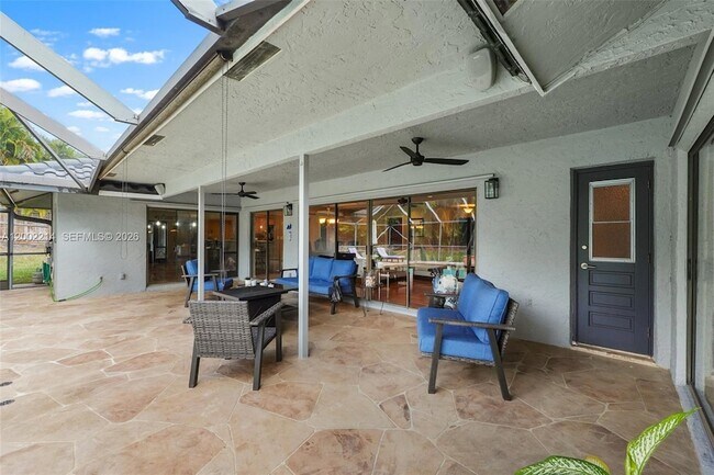 Foto del edificio - 6975 Bianchini Cir