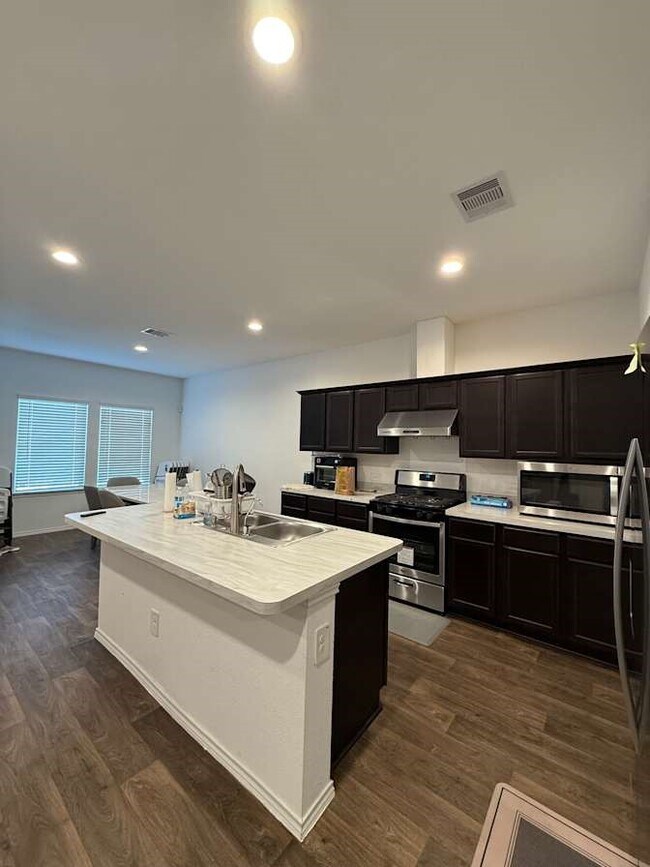 Foto del edificio - 21202 Frosted Fern Ln