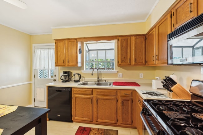 Building Photo - 3304 Oak Trees Ct